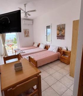 Ilia Apartment | Davis Studios & Apartments