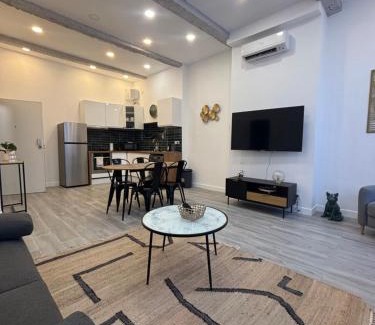Opera Apartment | Davso loc1
