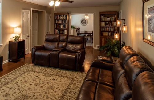 Athens House | Dawg Daze Cottage | Quaint Southern Porch!