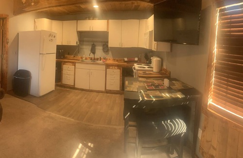 South Side Cottage | DAWG HOUSE quiet get away centrally located in Corpus Christi