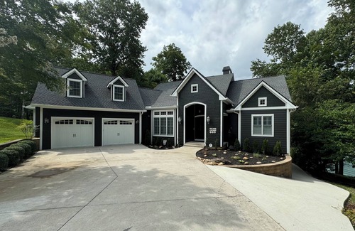 Big Creek House | Dawson Creek Norris Lake Housen2026 RENTING CALENDAR WILL OPEN JANUARY 1, 2026