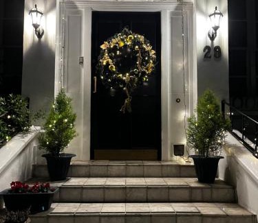 Pembridge Bed & Breakfast | Dawson Place, Juliette's Bed and Breakfast
