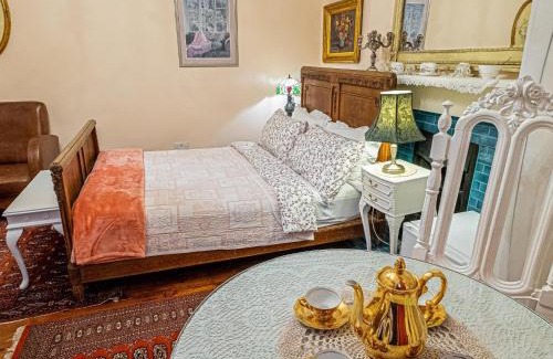 Pembridge Bed & Breakfast | Dawson Place, Juliette's Bed and Breakfast