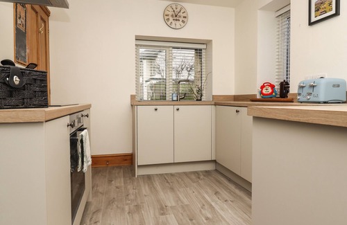 Fourstones Near Bentham Cottage | DAWSONS COTTAGE, pet friendly, with a garden in High Bentham