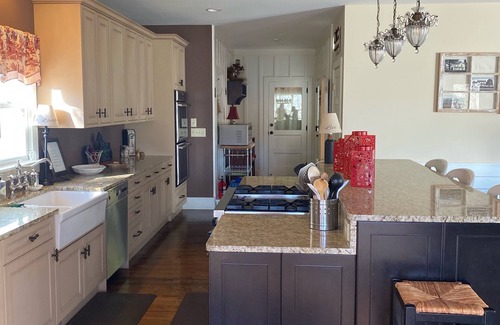 Gainesville House | Dawsonville Dahlonega spring festivals wineries restaurants & shopping close by
