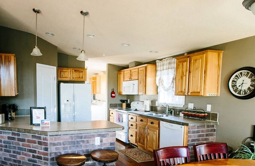 Moab Cabin | Daybreak Cabin @ Whispering Oaks, 20 miles from Moab!