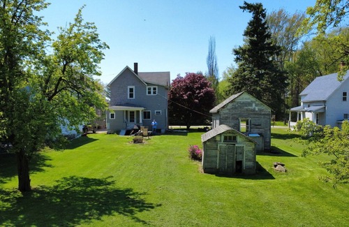 Conneaut House | Daydream Away, at our peaceful, roomy, 4 bed home, near the lake in Conneaut.