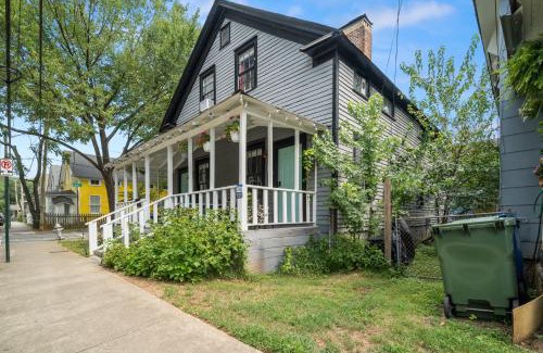 Cabbagetown Apartment | Daydream Host Atlanta