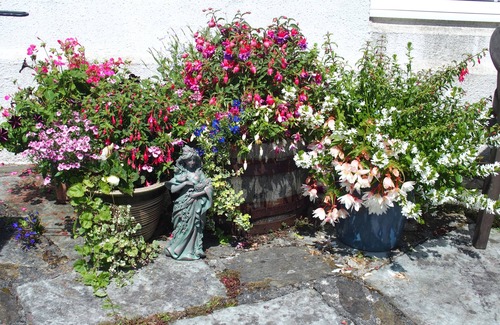 Lanreath Apartment | Daymer Apartment offers beautiful gardens, outdoor pool in summer and games room