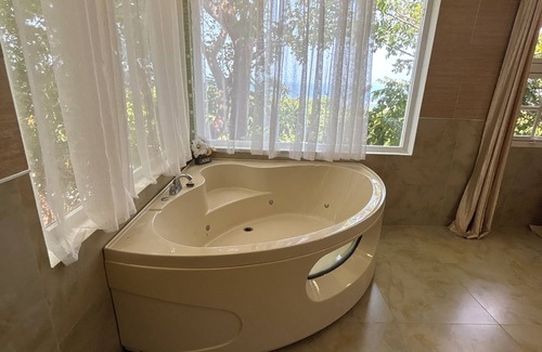 Juan Esteban Hotel | DAYMOND BLUE TROPICAL LODGE