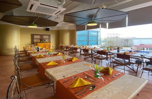 Iloilo City Proper Hotel | Days Hotel by Wyndham Iloilo