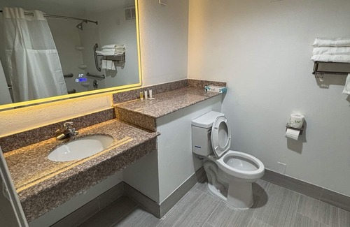 Williamsburg Hotel | Days Hotel by Wyndham Williamsburg I-64