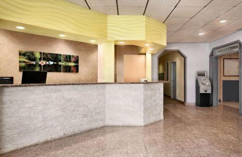 Sainte-Helene-de-Bagot Hotel | Days Inn by Wyndham Ste. Helene-de-Bagot