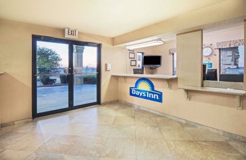 North San Antonio - SAT Hotel | Days Inn by Wyndham San Antonio Morgan's Wonderland / IH-35 N