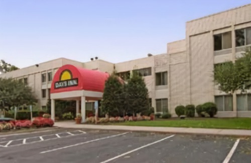 Paradise Valley Hotel | Days Inn by Wyndham San Francisco S/Oyster Point Airport