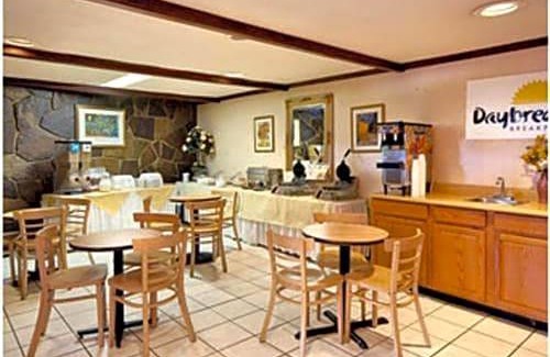 New Stanton Hotel | Days Inn by Wyndham New Stanton PA