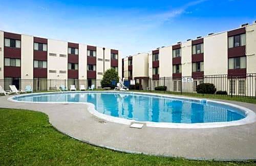 New Stanton Hotel | Days Inn by Wyndham New Stanton PA