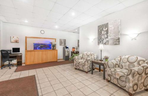 Barton Hotel | Days Inn by Wyndham St Clairsville
