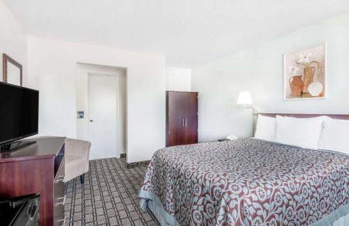 Barton Hotel | Days Inn by Wyndham St Clairsville