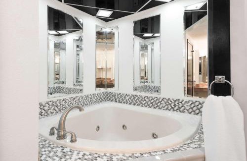 Barton Hotel | Days Inn by Wyndham St Clairsville