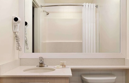 100 Mile House Hotel | Days Inn by Wyndham 100 Mile House