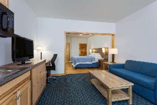 Kill Devil Hills Hotel | Days Inn by Wyndham Kill Devil Hills Oceanfront - Wilbur