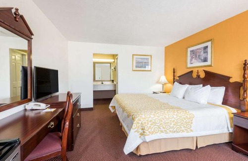 Amherst Hotel | Days Inn by Wyndham Amherst