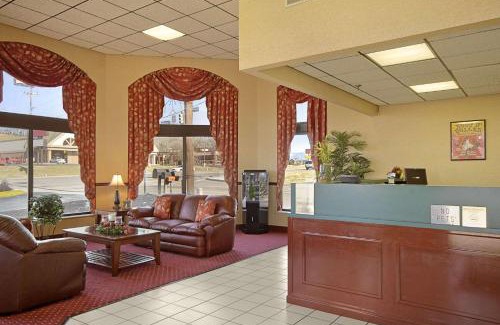 Sevierville Hotel | Days Inn by Wyndham Apple Valley Pigeon Forge/Sevierville