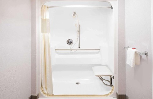 Woodfin Hotel | Days Inn by Wyndham Asheville Downtown North