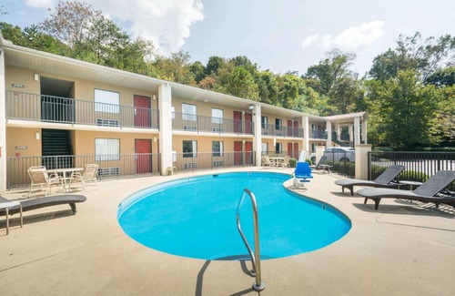 Woodfin Hotel | Days Inn by Wyndham Asheville Downtown North