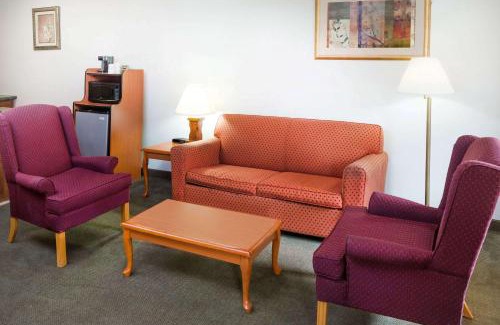 Batesville Hotel | Days Inn by Wyndham Batesville