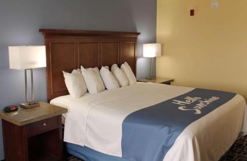 Batavia Hotel | Days Inn by Wyndham Batavia Ohio