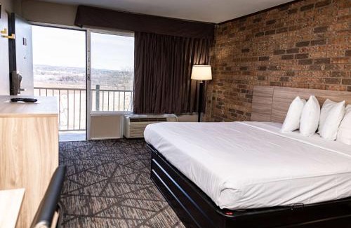 Salado Hotel | Days-Inn by Wyndham Batesville AR