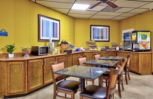 Batesville Hotel | Days Inn by Wyndham Batesville
