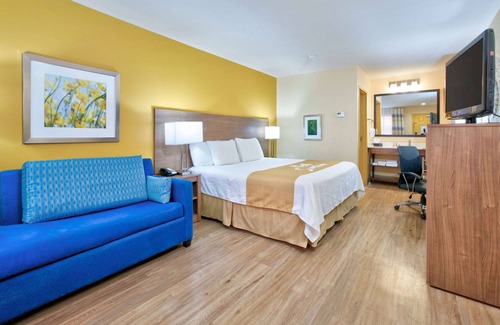 Batesville Hotel | Days Inn by Wyndham Batesville