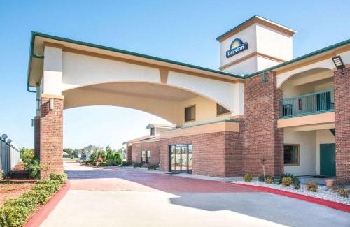 Baytown Hotel | Days Inn by Wyndham Baytown East