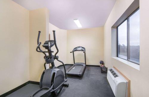 Baytown Hotel | Days Inn by Wyndham Baytown East