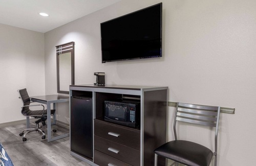 Baytown Hotel | Days Inn by Wyndham Baytown Garth Road I10 East