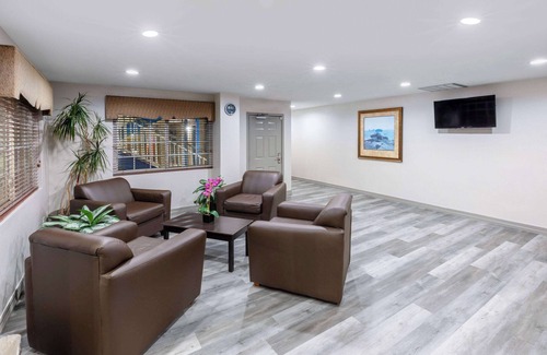 Baytown Hotel | Days Inn by Wyndham Baytown Garth Road I10 East