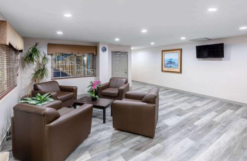 Baytown Hotel | Days Inn by Wyndham Baytown TX