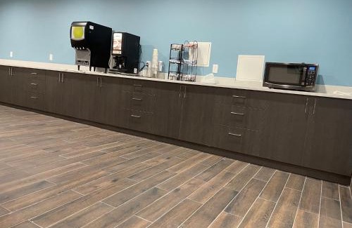 Norwood Hotel | Days Inn by Wyndham Bronx NYC