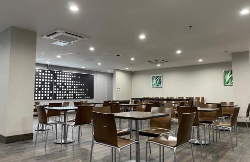 Norwood Hotel | Days Inn by Wyndham Bronx NYC