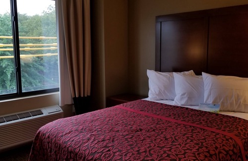 Flatlands Hotel | Days Inn by Wyndham Brooklyn Marine Park