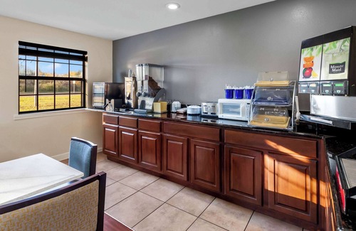 Brownsville Hotel | Days Inn by Wyndham Brownsville