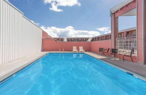 Burns Hotel | Days Inn by Wyndham Burns