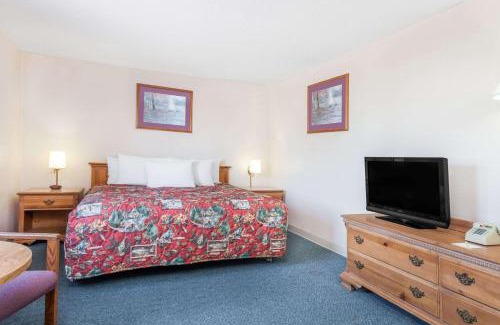 Burns Hotel | Days Inn by Wyndham Burns