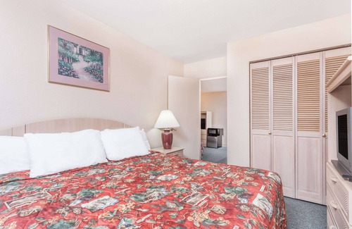Burns Hotel | Days Inn by Wyndham Burns