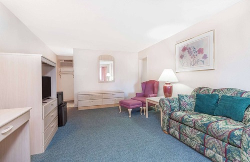 Burns Hotel | Days Inn by Wyndham Burns