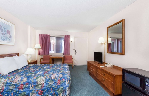 Burns Hotel | Days Inn by Wyndham Burns