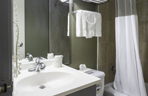 Fallsview Hotel | Days Inn by Wyndham Fallsview